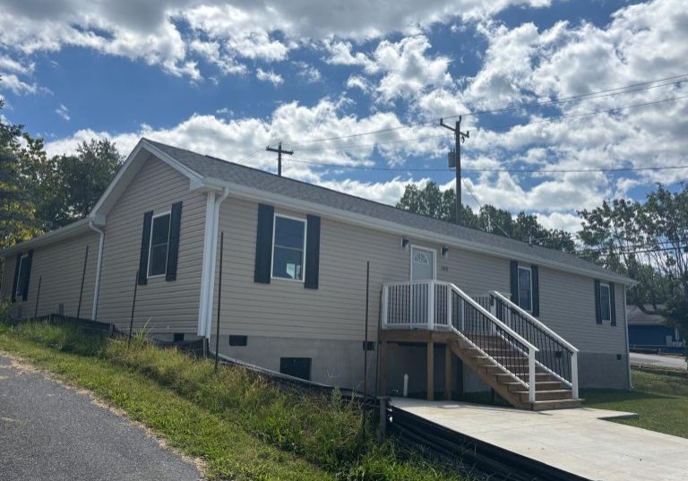 670701 - 600 Bayard Ave N