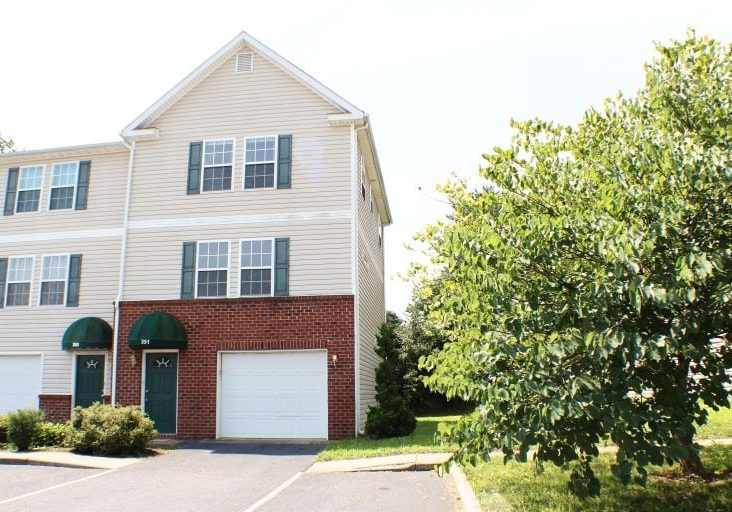 674757 - 351 Emerson Ln